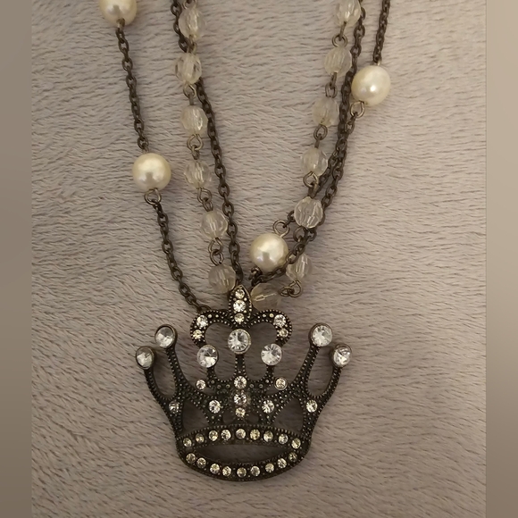 Metal and Faux Pearl Crown Necklace ๐ - Picture 6 of 7